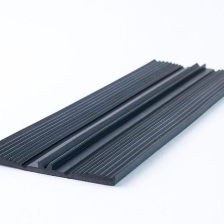 Pritrdilni material: EPDM podložna guma