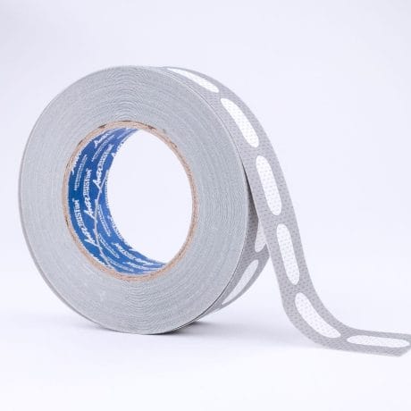 Pritrdilni material: Protiprašni trak s perforacijo